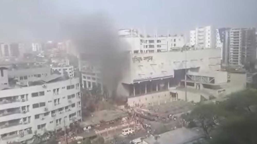 মুক্তিযুদ্ধ জাদুঘরে আগুন, ফায়ার সার্ভিসের তৎপরতায় নিয়ন্ত্রণে আসে