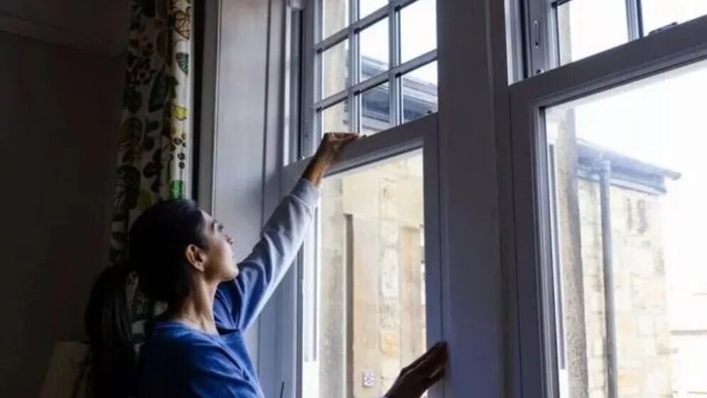 যুক্তরাজ্যে অ্যালার্জিতে ভুগছেন: দরজা-জানালা বন্ধ রাখার পরামর্শ