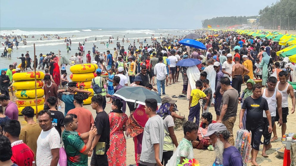 কক্সবাজারে পহেলা বৈশাখের উদযাপনে সৈকতের বুকে প্রাণের উচ্ছ্বাস