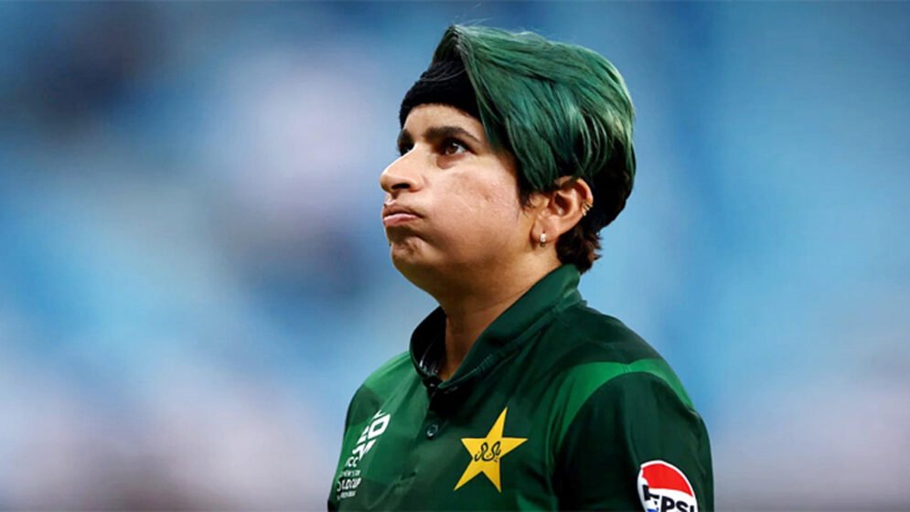 হঠাৎ ক্রিকেট থেকে বিরতিতে পাকিস্তানের সাবেক অধিনায়ক