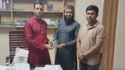 ঢাকা মহানগর পুলিশ (ডিএমপি) উদ্ধার করেছে ১০৬টি মোবাইল, মালিকদের কাছে হস্তান্তর