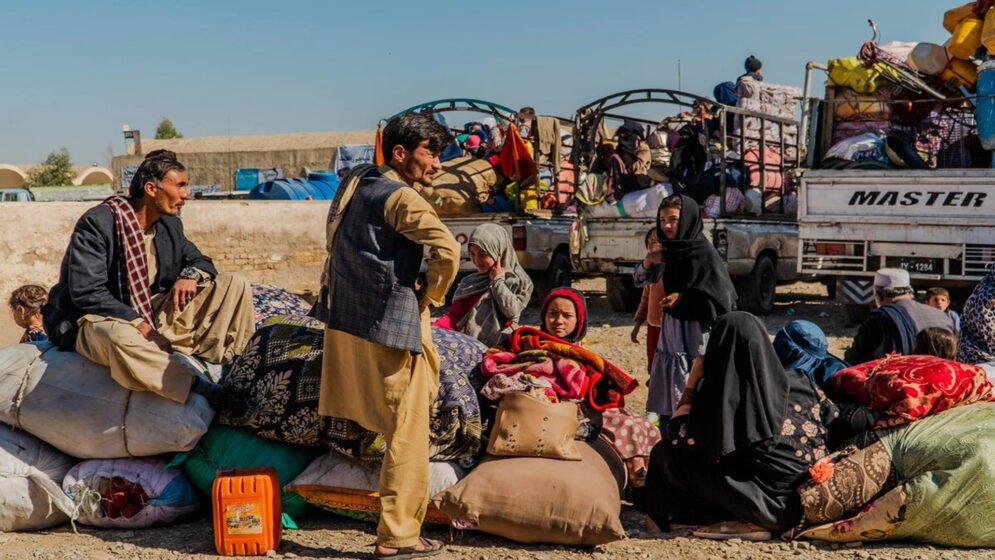পাকিস্তান থেকে ১১ হাজারের বেশি আফগান শরণার্থীকে ফেরত পাঠানো হয়েছে