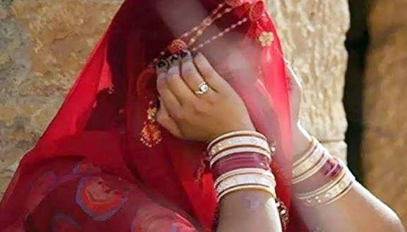 ‘নামাজে যাচ্ছি’ বলে পলাতক স্বামী, স্বামীর খোঁজে নববধূর অনশন