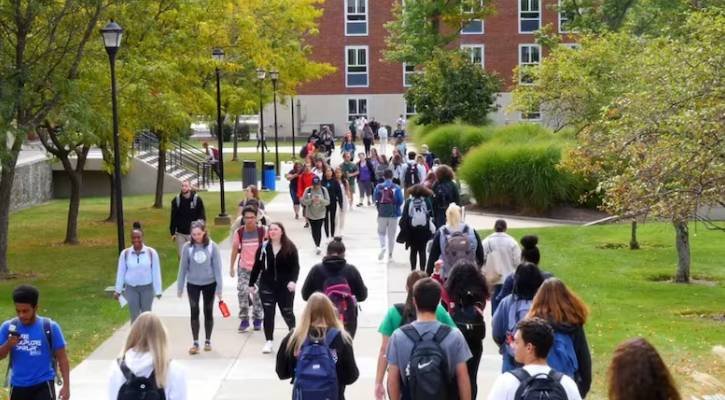 যুক্তরাষ্ট্রে স্টুডেন্ট ভিসার নতুন আবেদন স্থগিত, বাড়ছে সোশ্যাল মিডিয়ায় নজরদারি