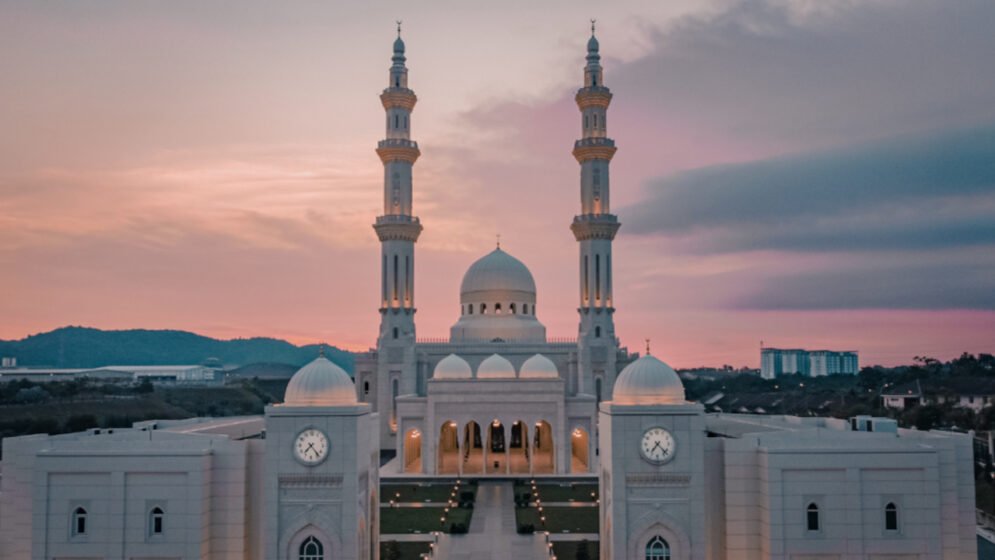 নামাজের সময়সূচি: ১০ মে ২০২৫