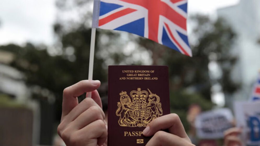 কঠোর হচ্ছে যুক্তরাজ্যের অভিবাসন নীতি, স্থায়ী বসবাসের আবেদনে অপেক্ষা ১০ বছর