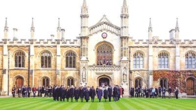 টানা তৃতীয় বছর কমছে ইংল্যান্ডের বিশ্ববিদ্যালয়গুলোর আয়