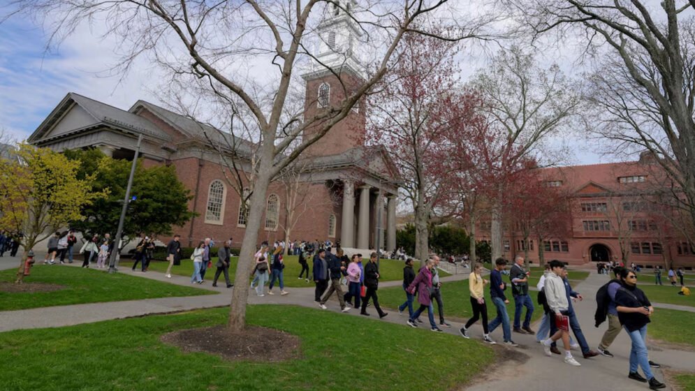 হার্ভার্ডের সঙ্গে সব সরকারি আর্থিক চুক্তি বাতিলের সিদ্ধান্ত ট্রাম্প প্রশাসনের