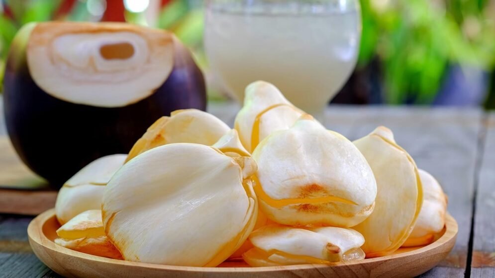 গরমে তালশাঁস খাওয়ার উপকারিতা জানুন