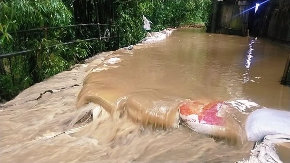 কুশিয়ারার ডাইক ভেঙে জকিগঞ্জের বেশ কিছু এলাকা প্লাবিত