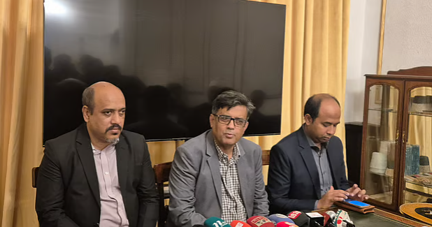 লন্ডনে ইউনূস-স্টারমার বৈঠক হচ্ছে না: প্রশ্নের মুখে প্রস্তুতি