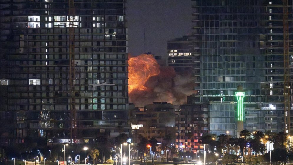 তেল আবিবে ক্ষেপণাস্ত্র হামলায় আংশিক ক্ষতিগ্রস্ত মার্কিন দূতাবাস, আপাতত বন্ধ ঘোষণা