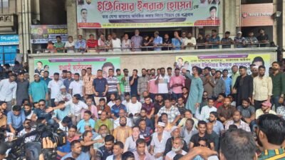 নগর ভবনে ‘ইশরাক ইশরাক’ স্লোগানে উত্তাল, টানা ২০ দিন বন্ধ নাগরিক সেবা