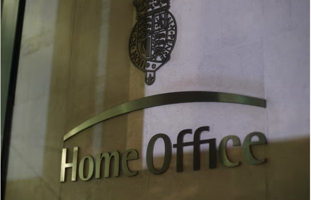 আশ্রয়প্রার্থীদের ব্রিটেনে কাজ করার অনুমতি দেওয়া উচিত