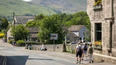 পর্যটকদের অসচেতনতায় ধ্বংসের পথে যুক্তরাজ্যের একটি গ্রাম