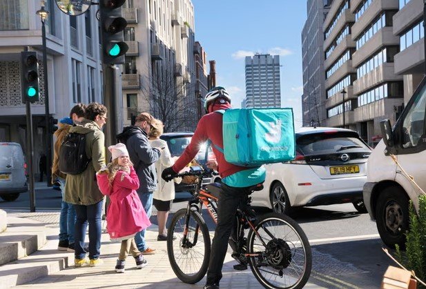 উবার ইটস, ডেলিভারু ও জাস্ট ইটের অবৈধ কর্মী ঠেকাতে কড়া নিরাপত্তা