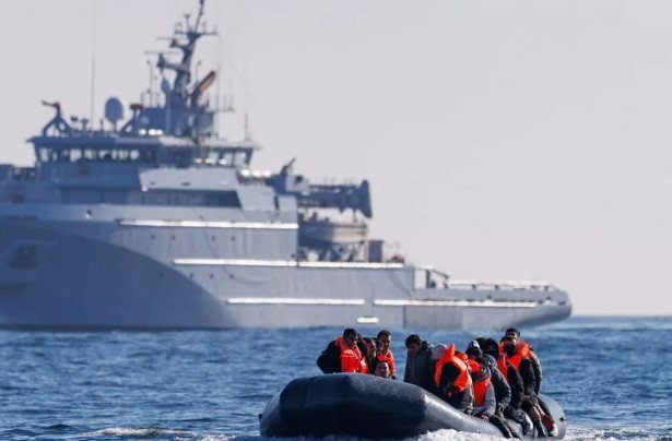 যুক্তরাজ্যে অভিবাসীদের হোটেল আশ্রয় নয়, যেন আতঙ্ক