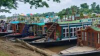 লাইসেন্সবিহীন ১২ হাউসবোটকে জরিমানা টাঙ্গুয়ার হাওরে
