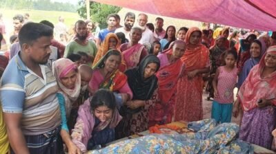 সাপ ধরতে গিয়ে সাপুড়ের মৃত্যু