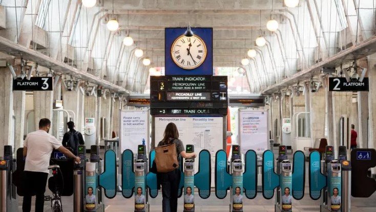 লন্ডনে সপ্তাহান্তে ট্রেন ও রোড পরিষেবায় বড় পরিবর্তন – যাত্রীদের জন্য জরুরি সতর্কবার্তা