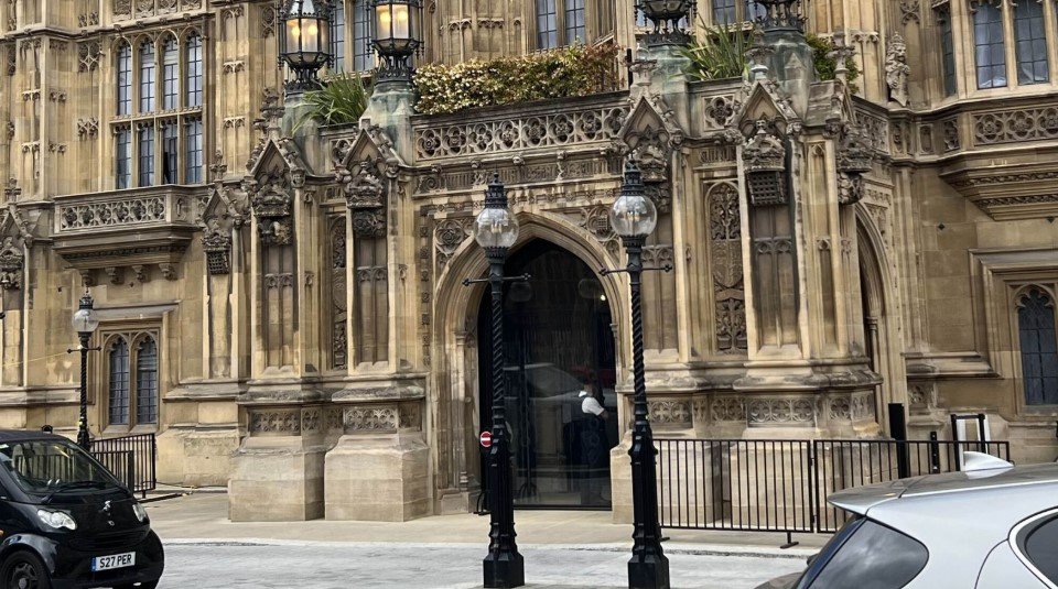 ৯.৬ মিলিয়ন পাউন্ডে দরজা—but খুলেই না! লর্ডস ভবনে চরম সমালোচনা