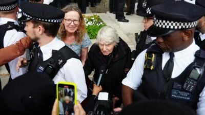 ৮৩ বছর বয়সী বৃদ্ধাসহ প্যালেস্টাইন অ্যাকশনের ২০ সমর্থক গ্রেপ্তার