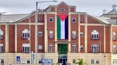 ফিলিস্তিনি পতাকা ওড়ানো চালিয়ে যাওয়ার ঘোষণা ব্রিটিশ ধনকুবেরের