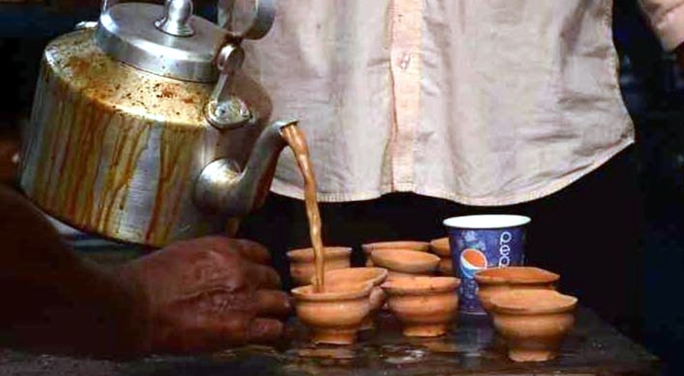 চা পান করেই মাসে লাখ টাকা আয়!