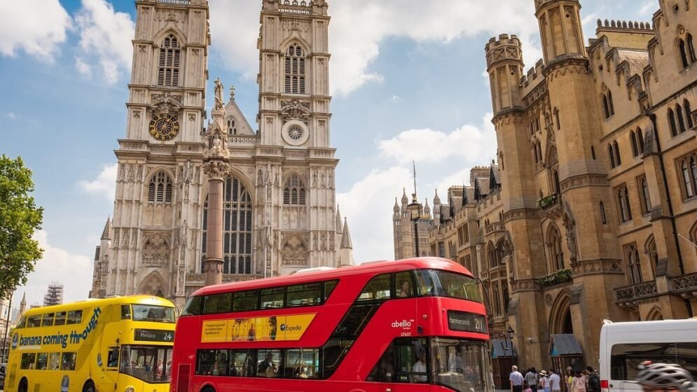 চ্যারিটি ভিসায় পরিবারসহ যুক্তরাজ্যে নতুন অভিবাসনের পথ