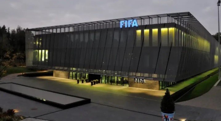 ফিফার বিরুদ্ধে ১ লাখ ফুটবলারের মামলা!