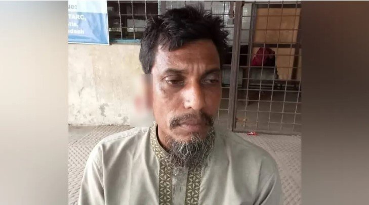 সিগারেট না পেয়ে দোকানির কান কামড়ে ছিঁড়ে দিলেন যুবক