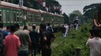 চলন্ত অবস্থায় বিচ্ছিন্ন ট্রেনের তিন বগি