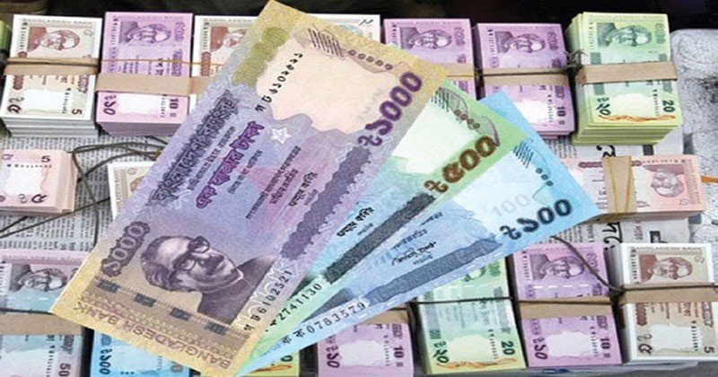 ব্যাংকে টাকা নেই, টাকার তোলার ভোগান্তিতে গ্রাহকরা