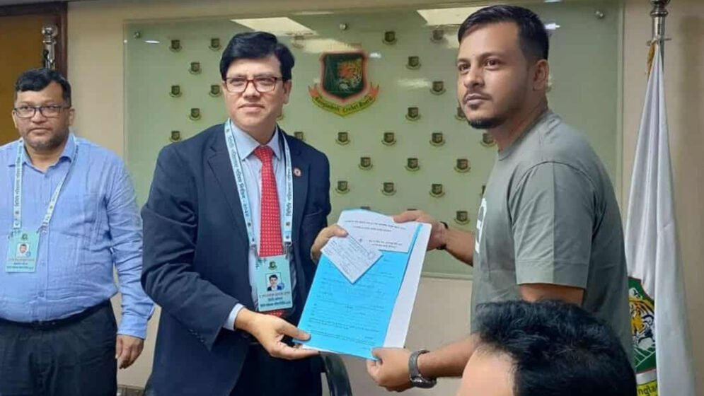 বিসিবি নির্বাচন: ক্লাব ক্যাটাগরি থেকে মনোনয়ন নিলেন তামিম ইকবাল