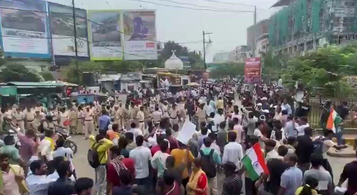 নেপালের পর এবার ভারতের বিহারেও তরুণদের বিক্ষোভ