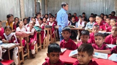 শিক্ষকের ভূমিকায় ইউএনও রতন কুমার অধিকারী