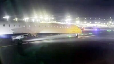 নিউইয়র্কের লা গুয়ার্ডিয়া বিমানবন্দরে দুই বিমানের সংঘর্ষ