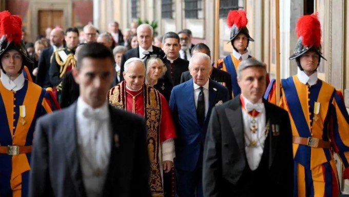 পাঁচ শতাব্দী পর রাজা চার্লস ও পোপ লিওর ঐতিহাসিক প্রার্থনা