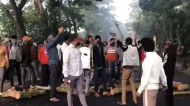 গোপালগঞ্জে মহাসড়ক অবরোধ করে নিষিদ্ধ ছাত্রলীগের বিক্ষোভ