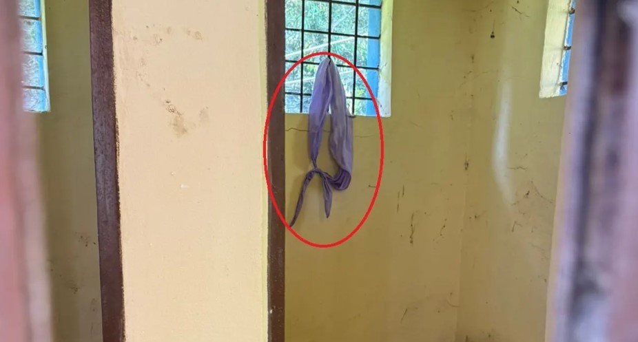 নকল করতে গিয়ে ধরা, অভিমানে পাশের স্কুলে আত্মহত্যা করল ছাত্রী