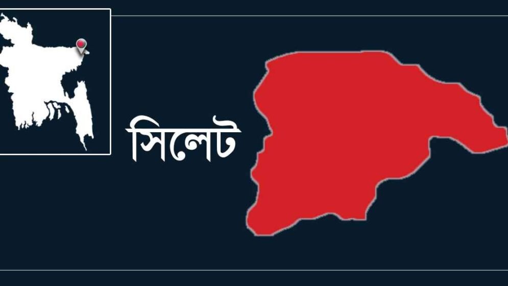 স্কুলের আঙিনা পরিষ্কার করতে গিয়ে আগুনে দগ্ধ তিন শিক্ষার্থী