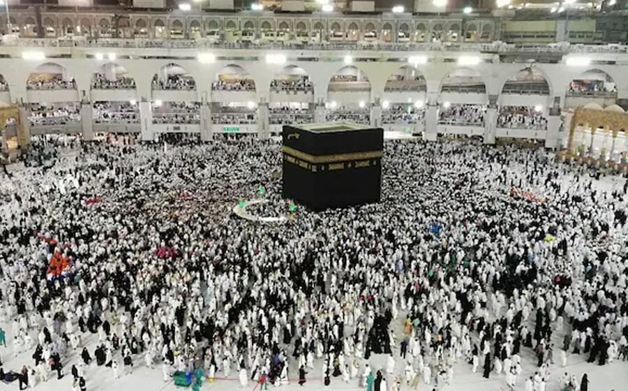 সৌদিতে উমরাহযাত্রীবাহী বাসে আগুন, নিহত ৪২