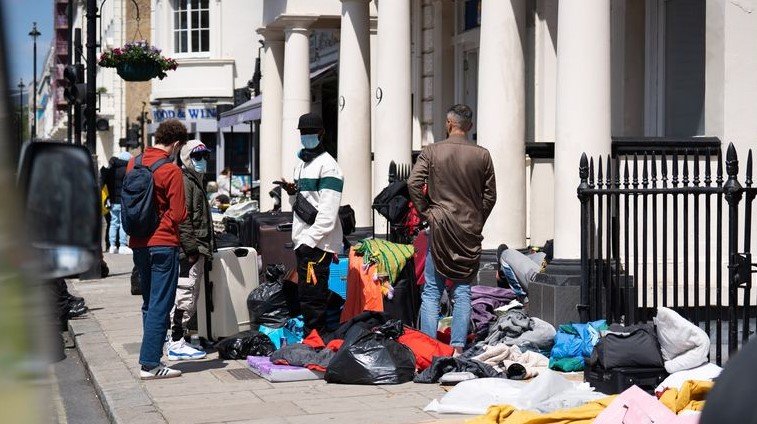 যুক্তরাজ্যে আশ্রয়প্রার্থীদের জন্য দুঃসংবাদ: ‘গোল্ডেন টিকিট’ ব্যবস্থা বন্ধের ঘোষণা