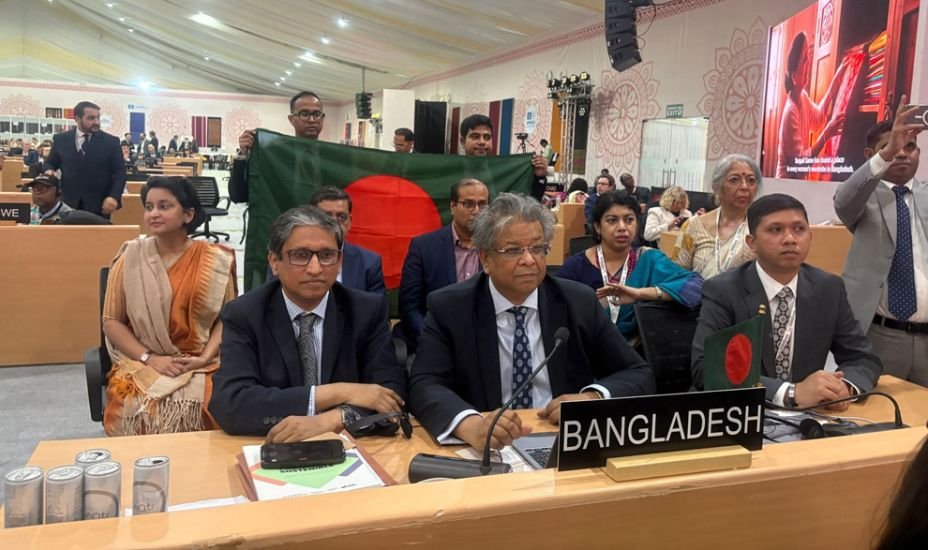 ইউনেস্কোর স্বীকৃতি পেল বাংলাদেশের ‘টাঙ্গাইল শাড়ি বুনন শিল্প’