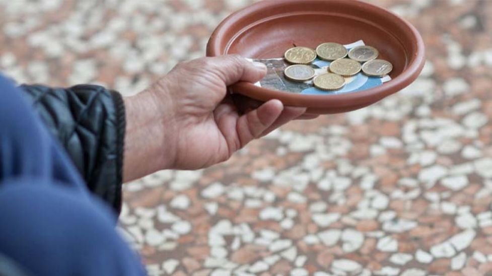 ভিক্ষুকের ৯০০ টাকা ছিনতাই, এক ব্যক্তি আটক