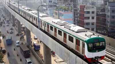 বৈদ্যুতিক তারে কাপড় পড়ায় মেট্রোরেল চলাচল ব্যাহত