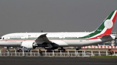 বকেয়া বেতন পরিশোধের দাবিতে ককপিটে অবস্থান নিলেন পাইলট