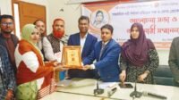 গোয়াইনঘাটে শ্রেষ্ঠ অদম্য নারী হিসেবে সম্মাননা পেলেন সুমাইয়া সুমি