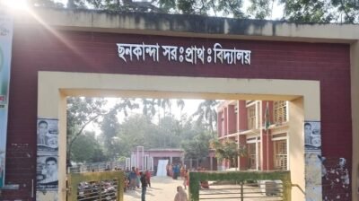 শিক্ষকদের আন্দোলনের মধ্যেও মাইকিং করে পরীক্ষার আয়োজন