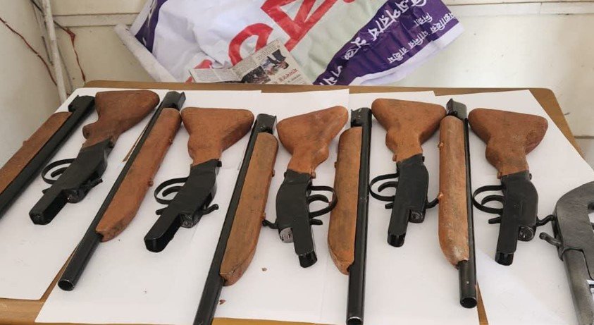 কবরস্থান থেকে ৬ আগ্নেয়াস্ত্র উদ্ধার